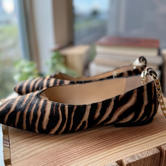 Vincent Camuto ankle chain “Latenla” tiger print cow hair square toe ballet flat - Picture 3 of 12